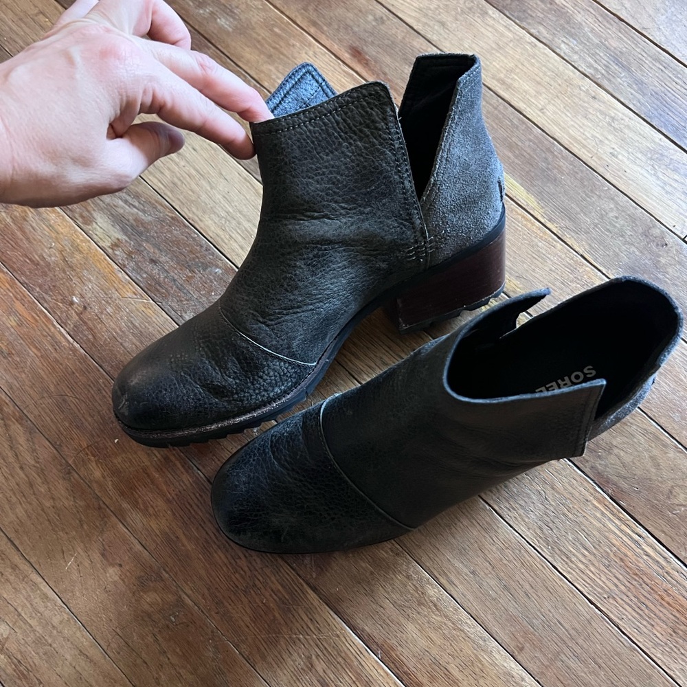 Sorel Charcoal Leather Ankle Booties